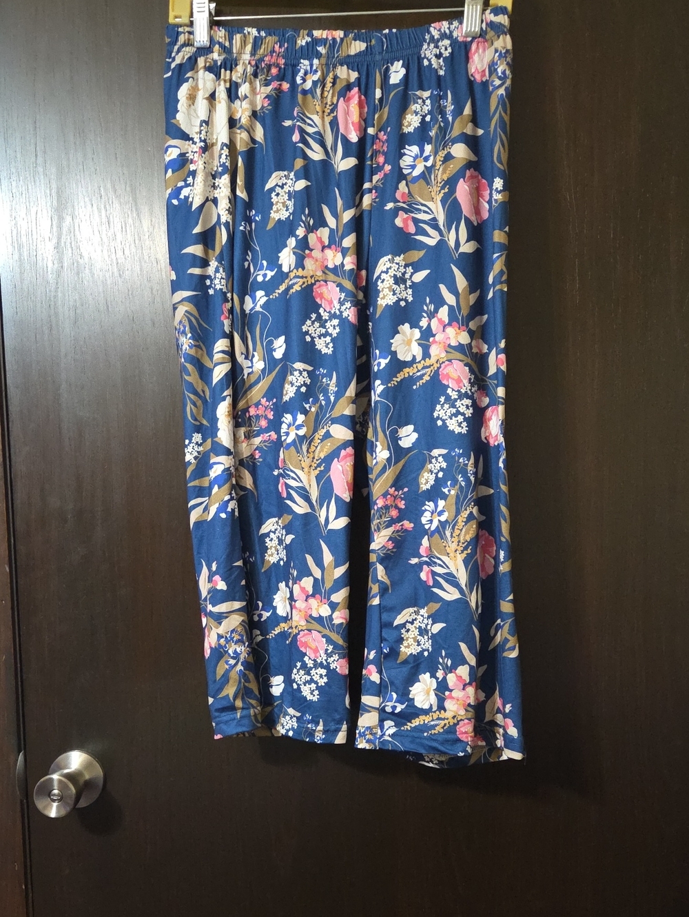no brand name Capris blue floral Small